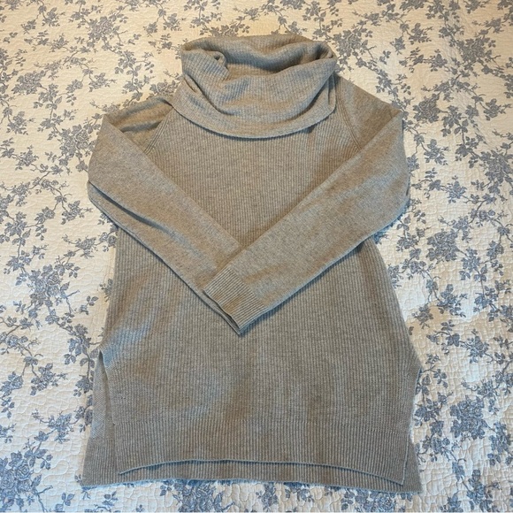 Theory Gray Cashmere Turtleneck Long Sleeve Sweater Size Medium - Picture 1 of 8